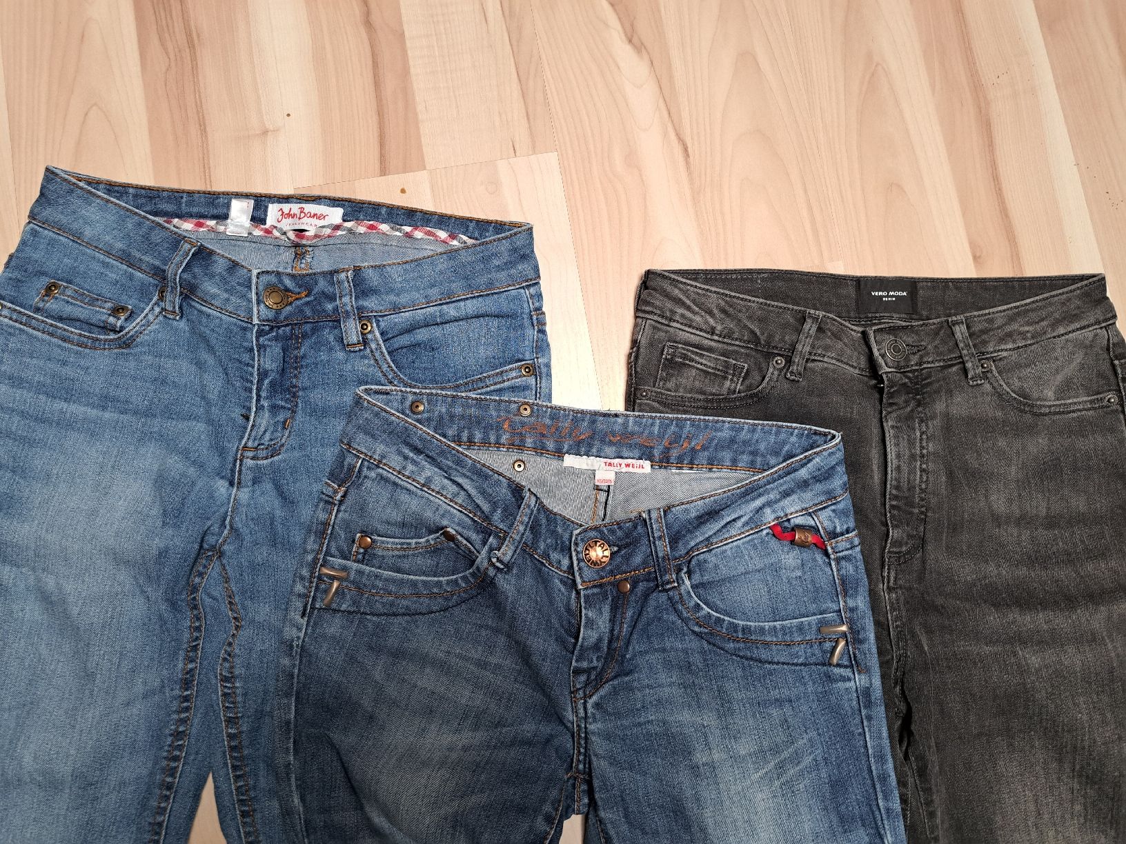 Jeans: Jeans Grösse 34&36 3 Stück – Nuovo (secondo la descrizione) da Fischbach-Göslikon venduto da Reddy1 1