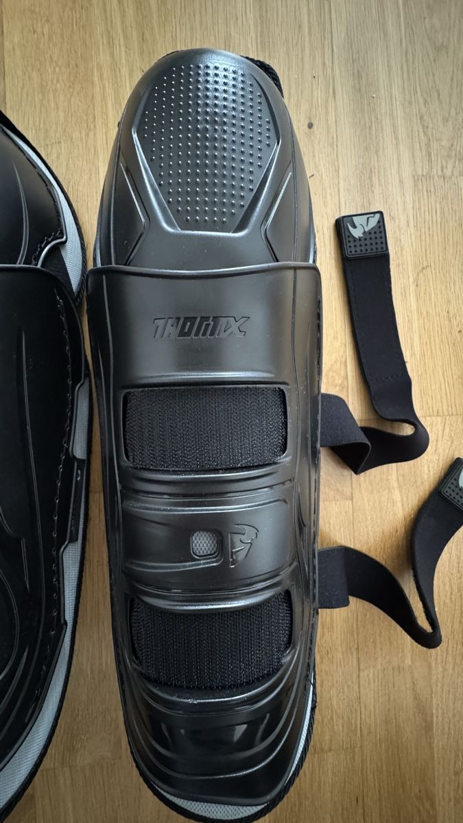 Thor Protezioni & Imbottiture: Thor MX Knee Guards Set – Nuovo (secondo la descrizione) da Unterentfelden venduto da che_9xcp 2