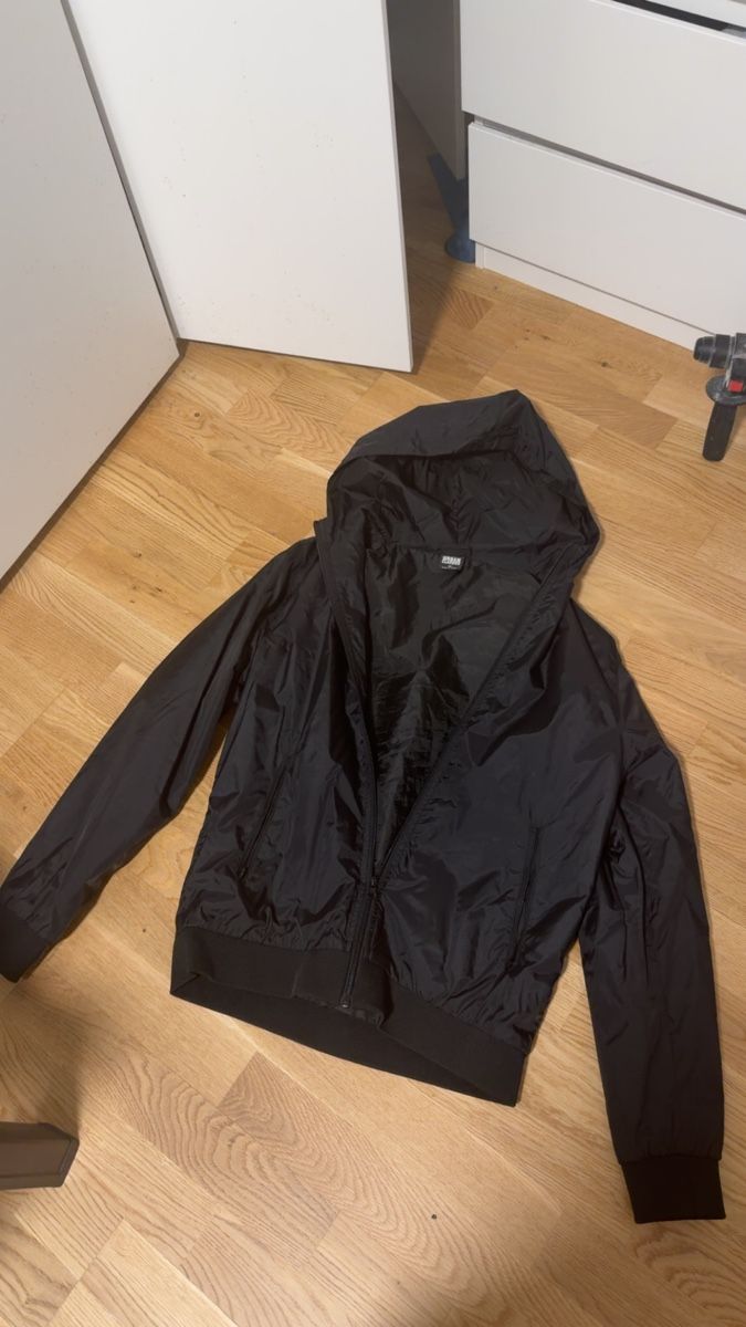 Vestes: Windbreaker urbanclassic – D'occasion à Pieterlen par sam_58jm