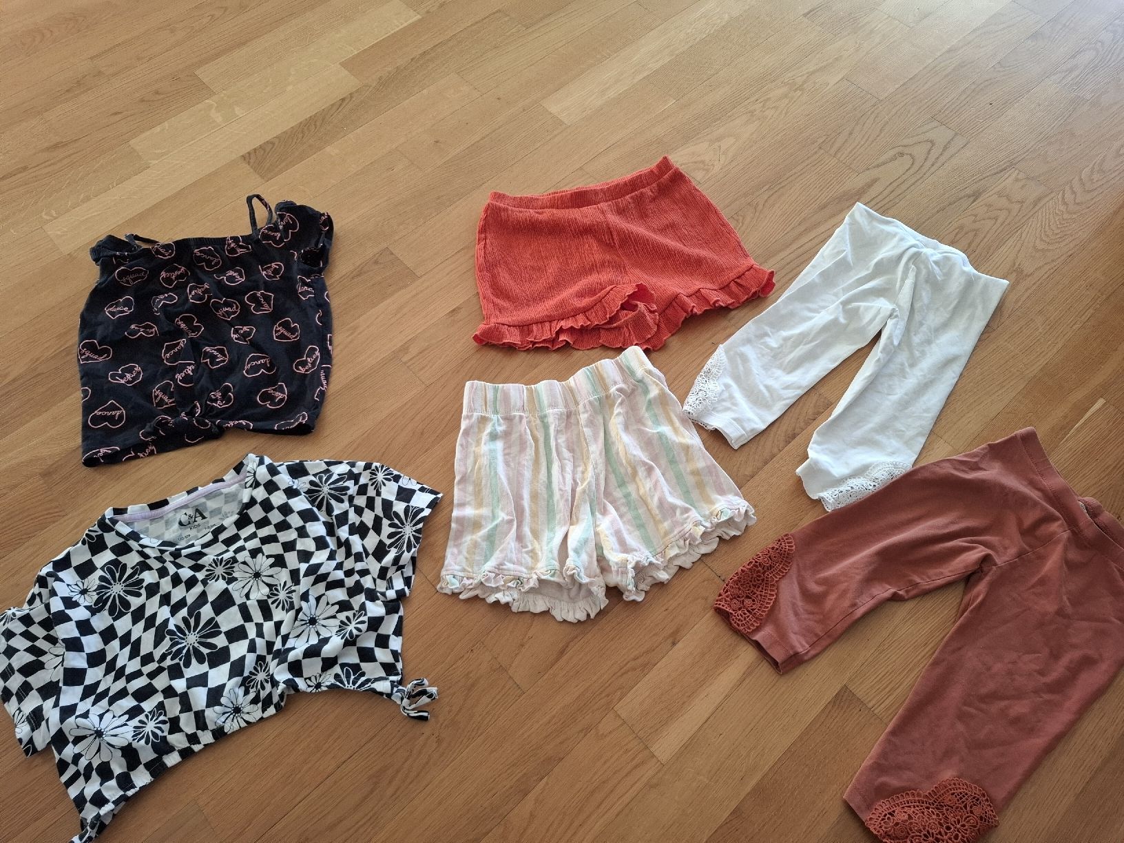 Lotti & Set di vestiti: Sommer Kleiderpaket, Grösse 122 Mädchen Kleider – Usato da Baar venduto da Jhonny18