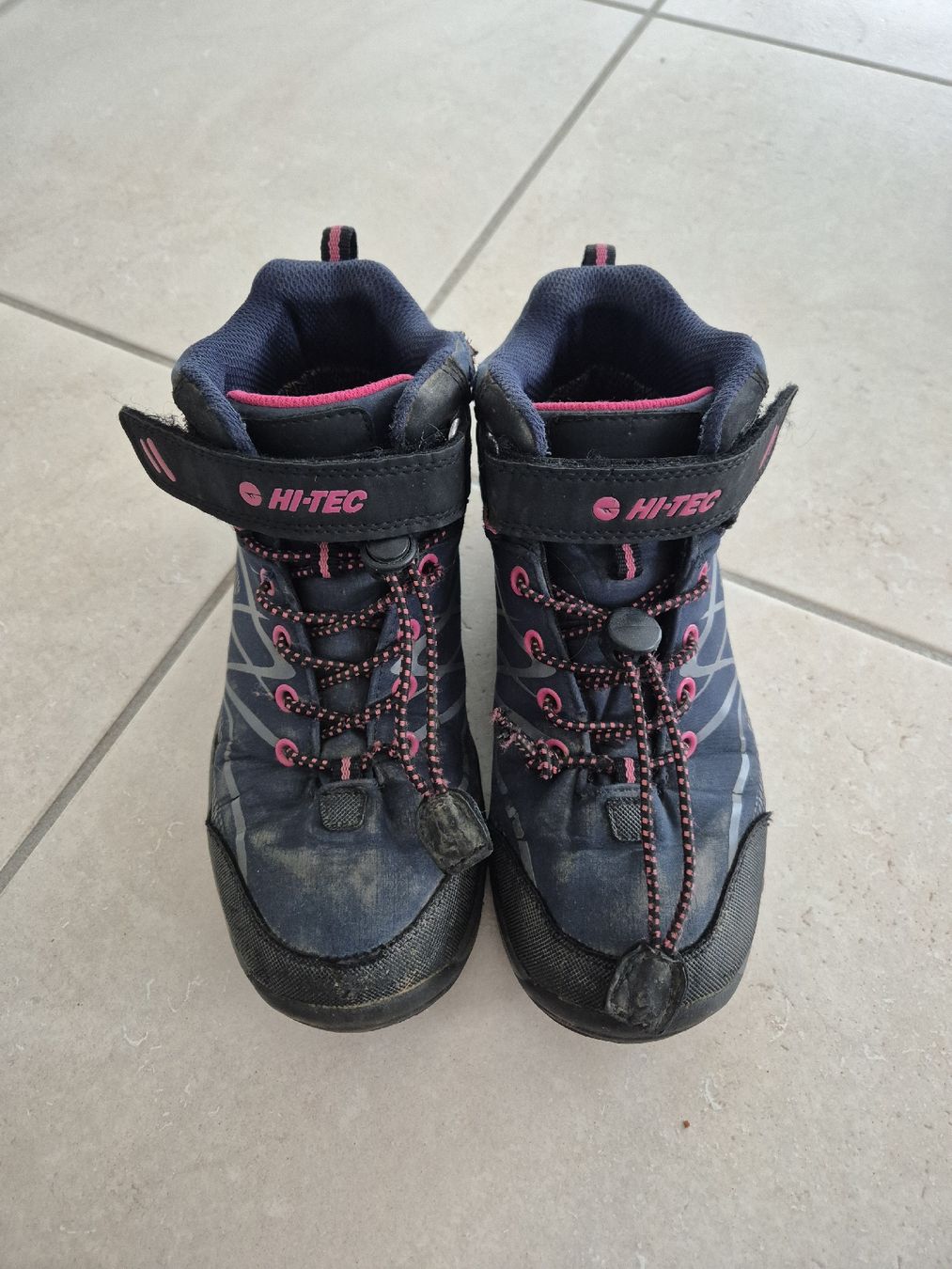 Hi-Tec Scarpe per ragazze: Hi-Tec Wanderschuhe, Gr. 34, wasserfest – Usato da Adliswil venduto da Stardust11