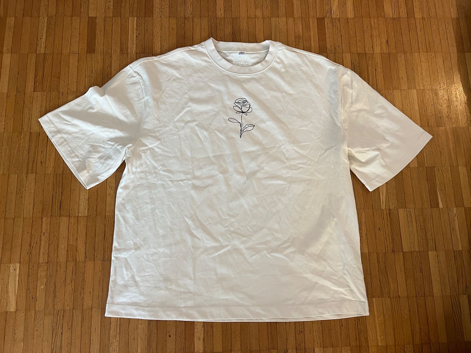 T-shirt: Merchcode Spring Rose Huge T-Shirt – Nuovo (secondo la descrizione) da Maur venduto da Laura-96