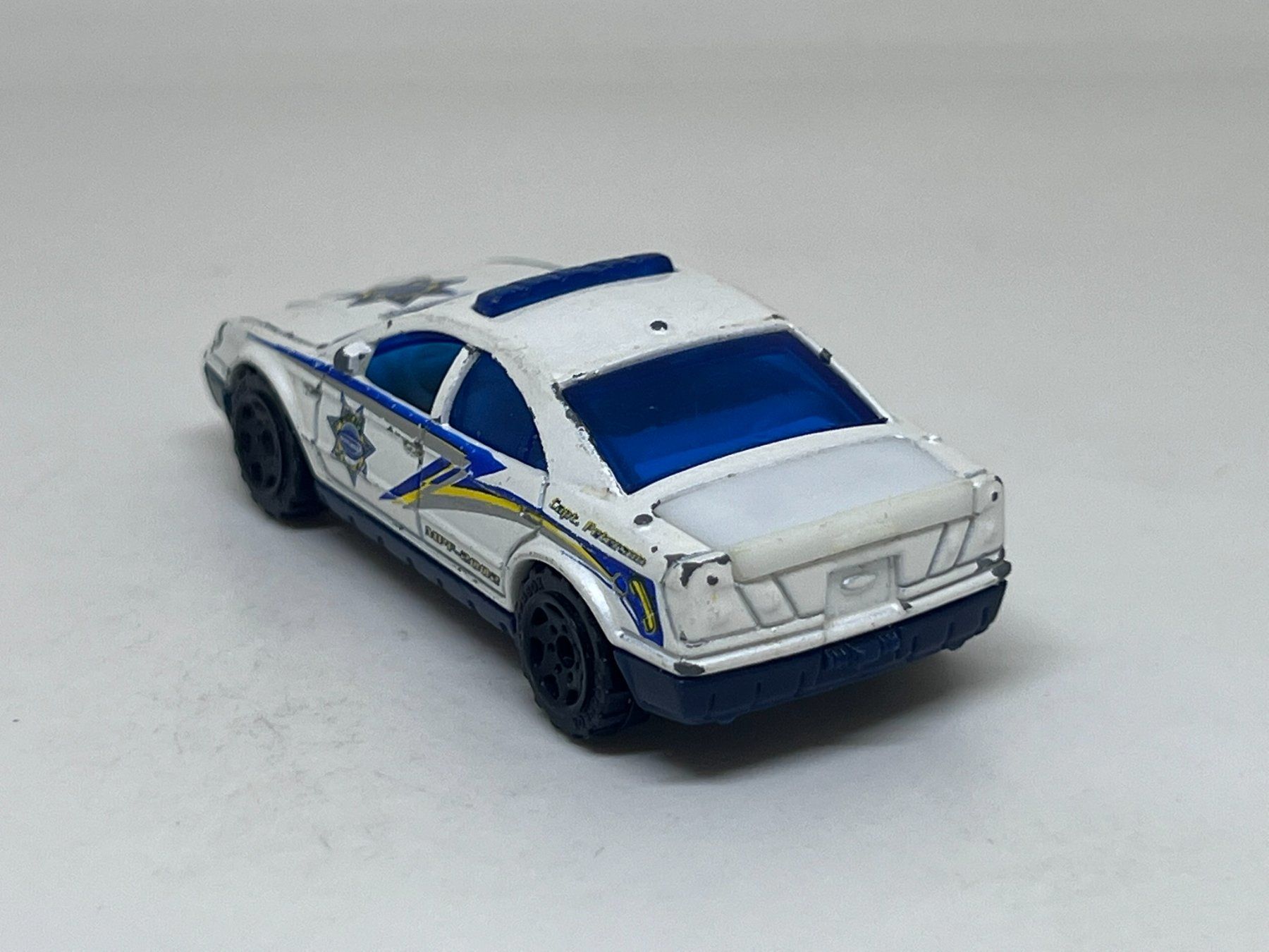 Matchbox Modellini d'auto: Matchbox Police Car #688 – Usato da Wildegg venduto da LaaBoutique 2