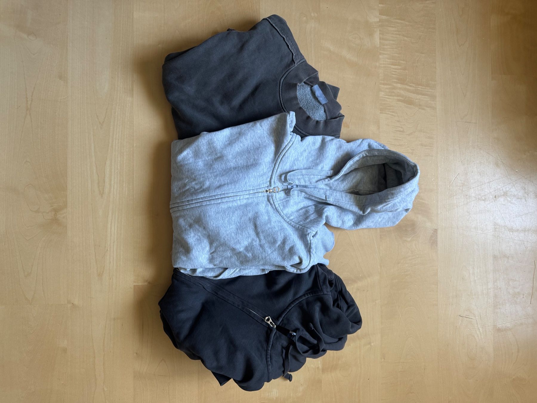 Weekday Lotti di vestiti: Weekday Hoodies | Gr. M – Usato da Biel-Benken BL venduto da tsb_collector