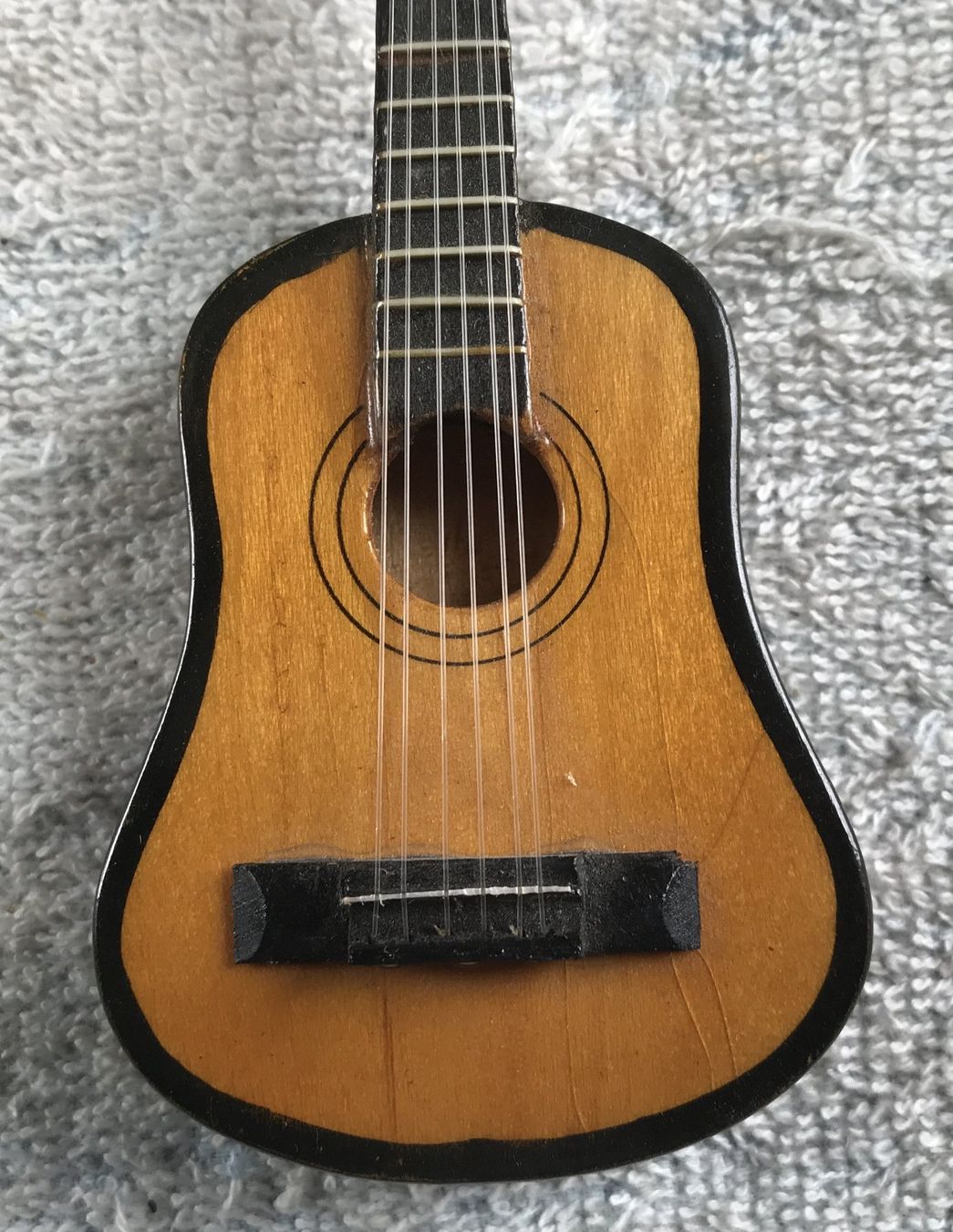 Strumenti musicali: GITARRE – Usato da Ostermundigen venduto da wini63 9
