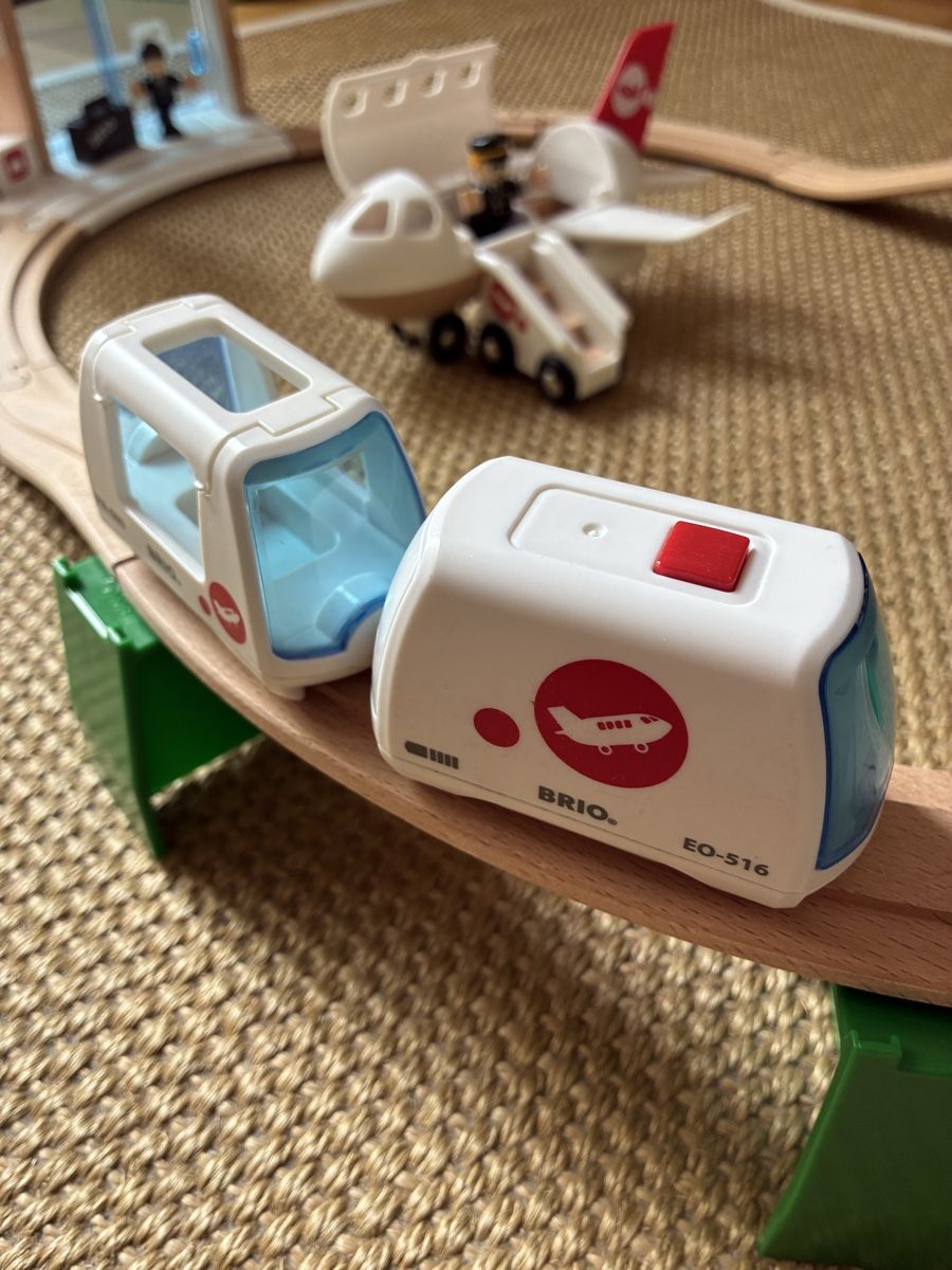 Brio Giocattoli: Brio Airport Monorail Set 33301 – Usato da Lucens venduto da metaD 2