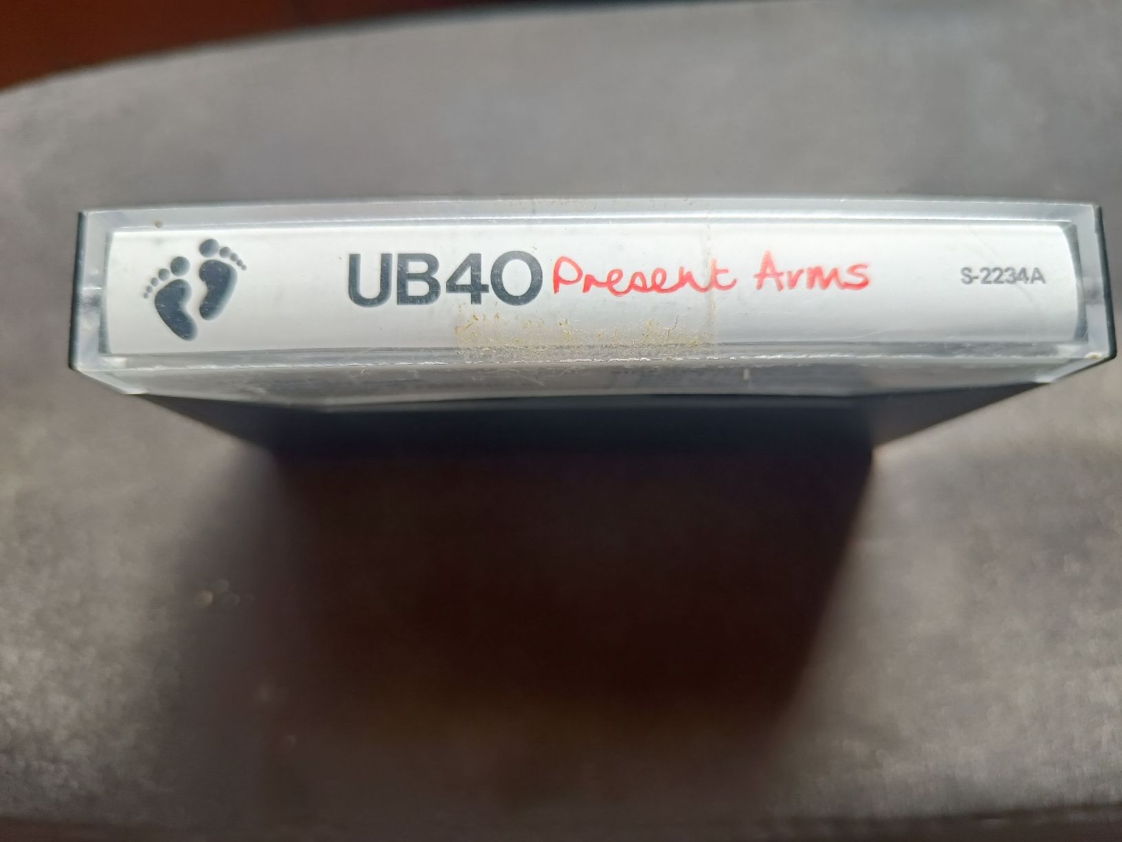 Musicassette: Cassette audio UB40 "Present Arms" – Usato da Herdern venduto da lau_kx2b 2