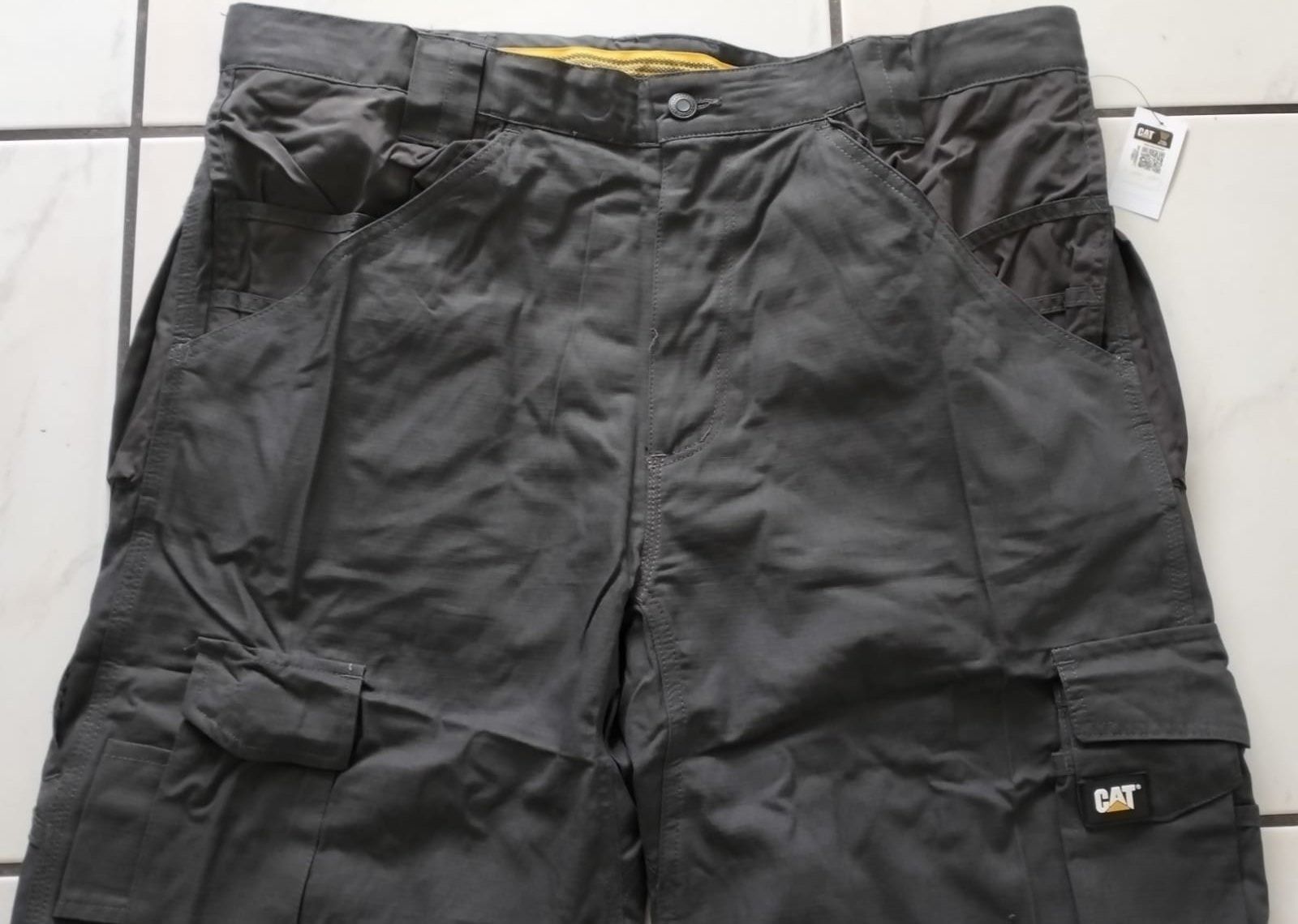 Caterpillar Hosen: CAT Arbeitsshorts W30 – Neu und originalverpackt aus Uerkheim von Kaufoption 3