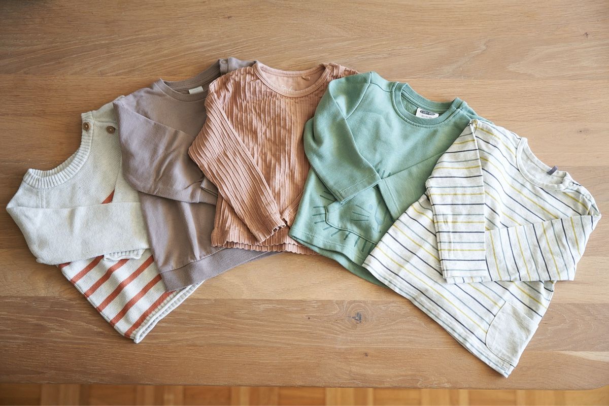 Lotti & Set di vestiti: Kleiderpaket Oberteile Grösse 74 – Nuovo (secondo la descrizione) da Olten venduto da Sebbwen