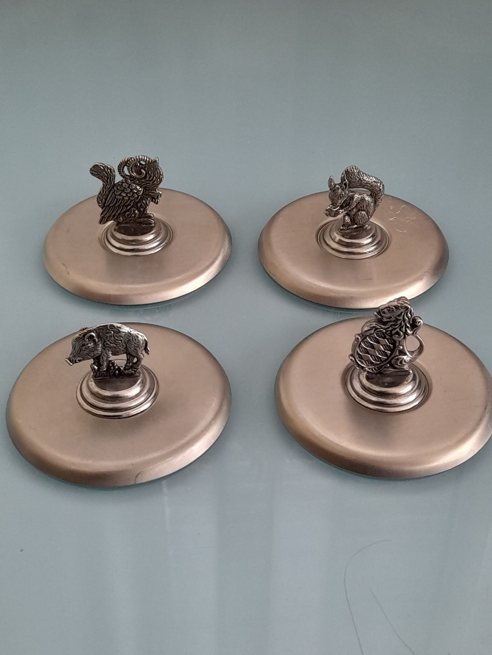 Tutte le decorazioni: Zinn-Trinkglasdeckel.  – Usato da Winterthur venduto da Ufff512