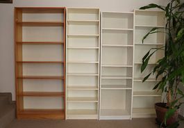 Diverse Büchergestelle