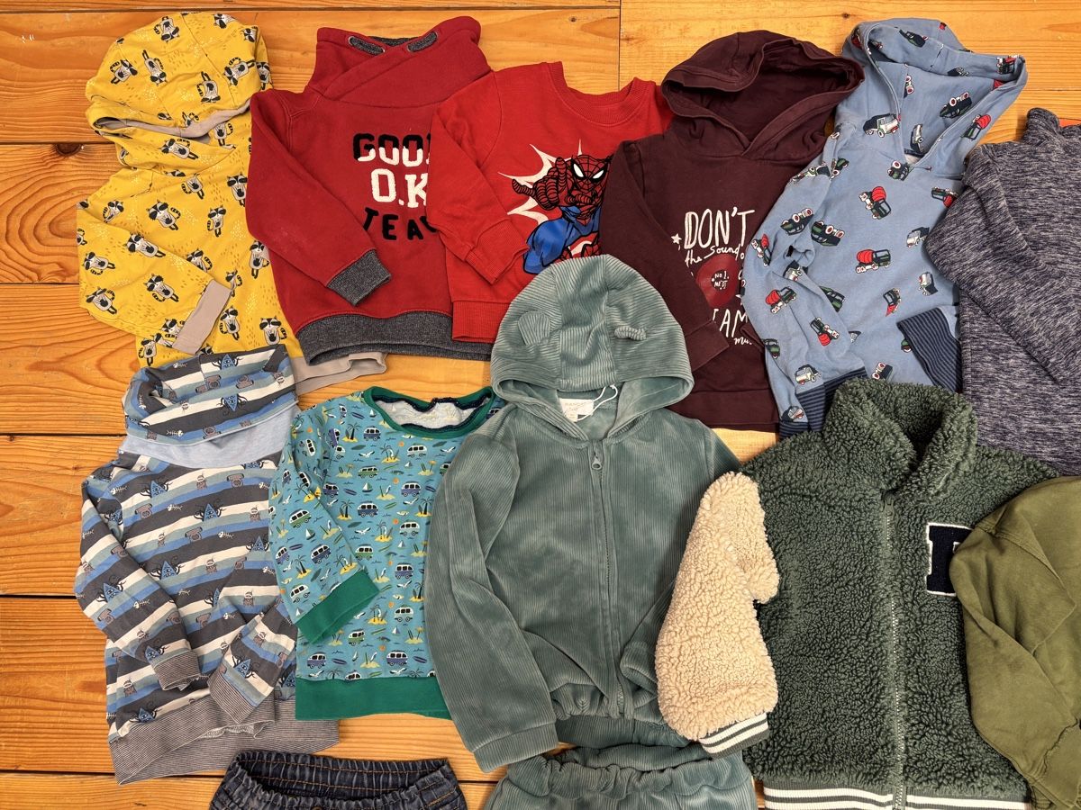 Kleiderpakete & -sets: Kleiderpaket Jungs, Grösse 98 – Gebraucht aus Büren an der Aare von Nikito2001 1