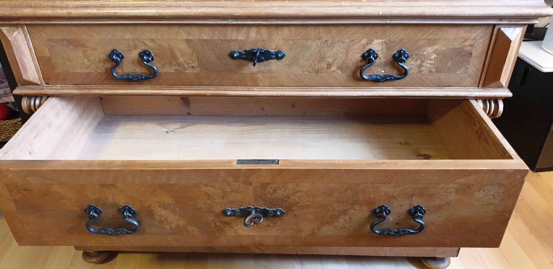 Cassettiere: Sekretär Holz, Schreibtisch-Kommode – Usato da Luzern venduto da Tangerine6 2