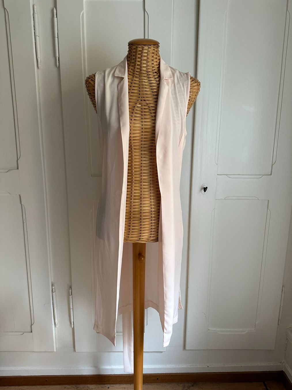Gilets: EVEN & ODD - Longweste Jäckchen apricot XS – D'occasion à Zürich par Diazaio