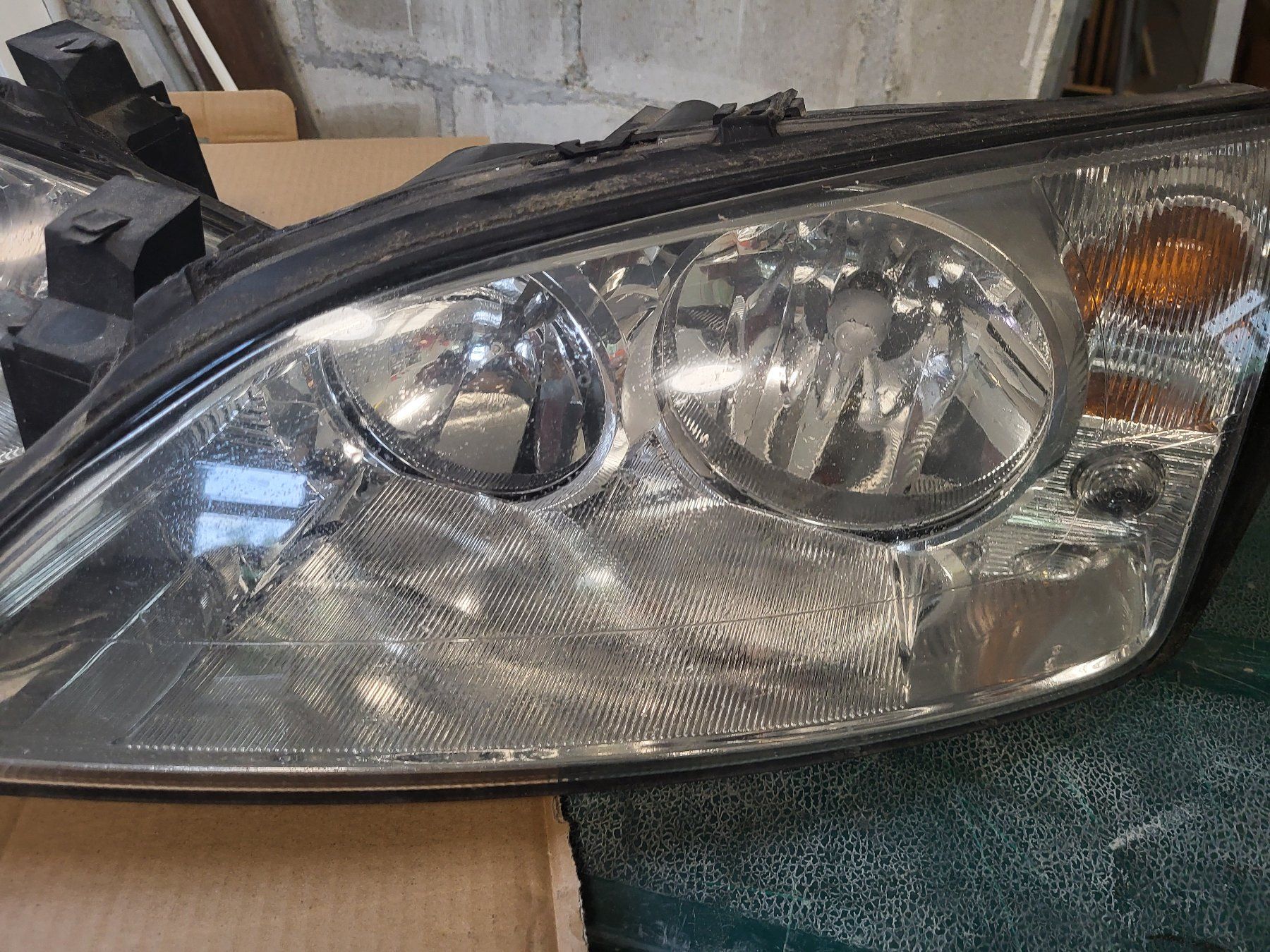 Fari: Ford Mondeo MK3 Scheinwerfer – Usato da Niederteufen venduto da BallyPinball 4