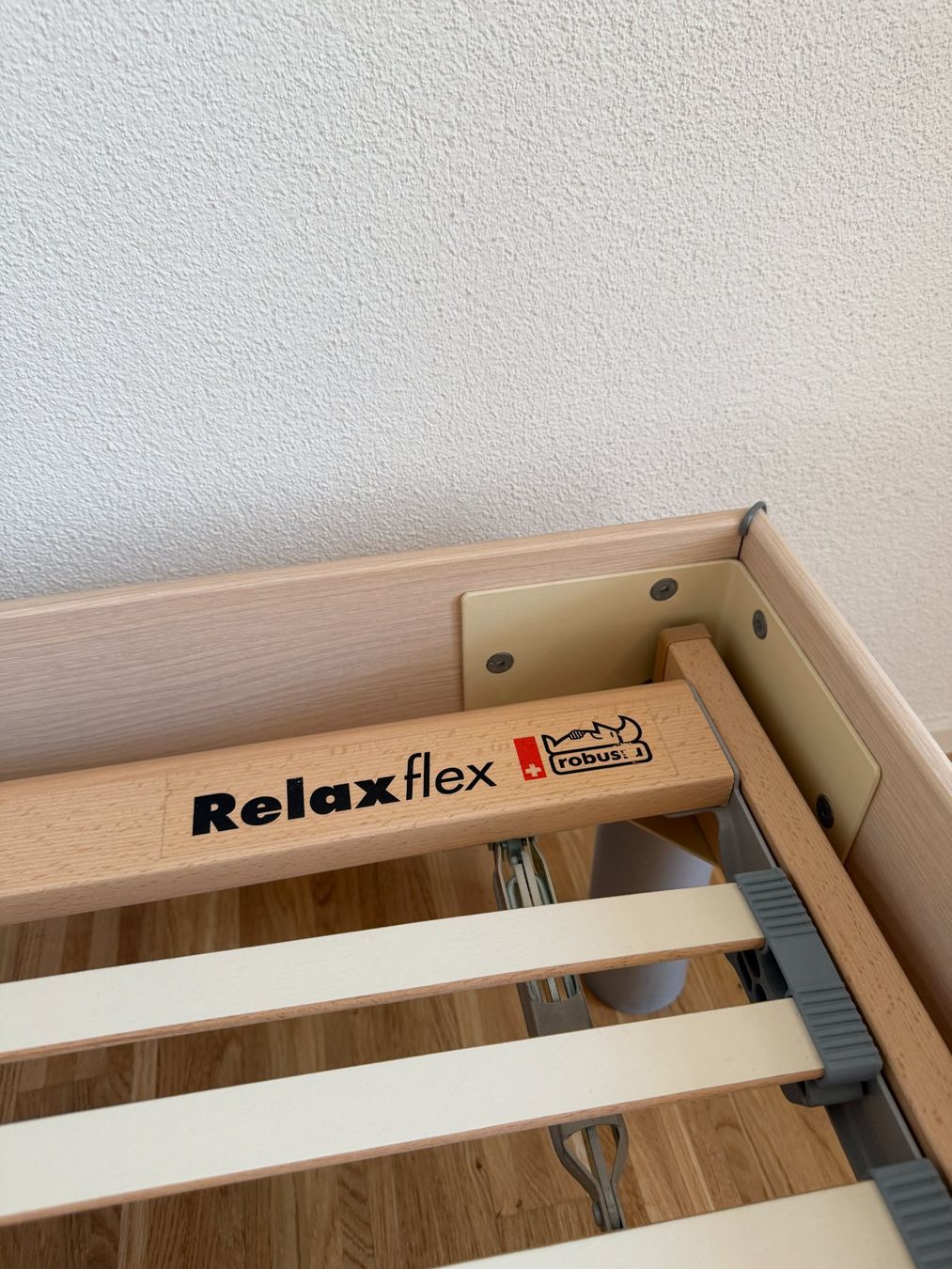 Betten: Bett mit Lattenrost (Robusta - swiss made) – Gebraucht aus Kriens von Cinghiale26 1