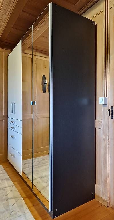 Armadi: Drehtürenschrank /Kleiderschrank – Usato da Rüderswil venduto da Lotti9 2