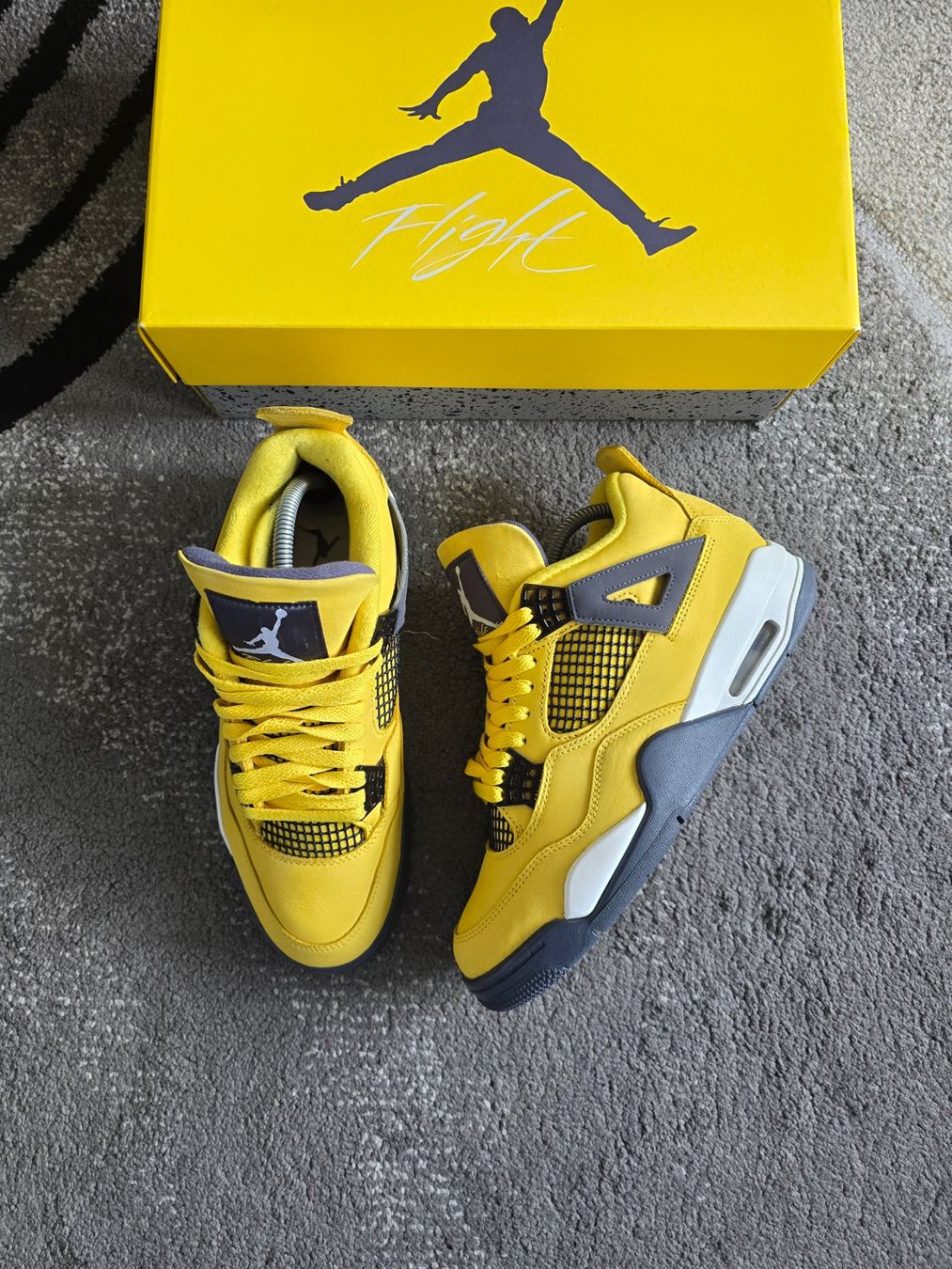 Scarpe da uomo: Jordan 4 Retro lightning – Usato da Bôle venduto da A_Kickstory