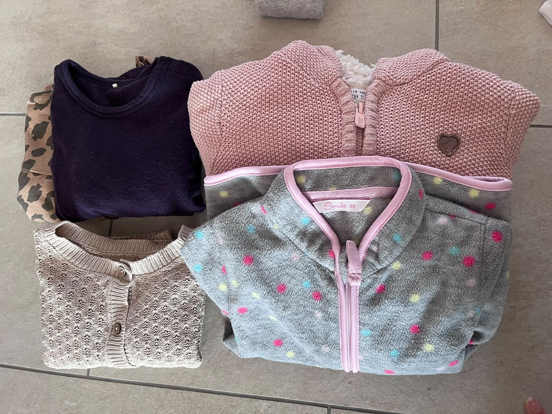 Lotti & Set di vestiti: Kleiderpaket Mädchen Gr. 86 – Usato da Rupperswil venduto da pqpwieur 1