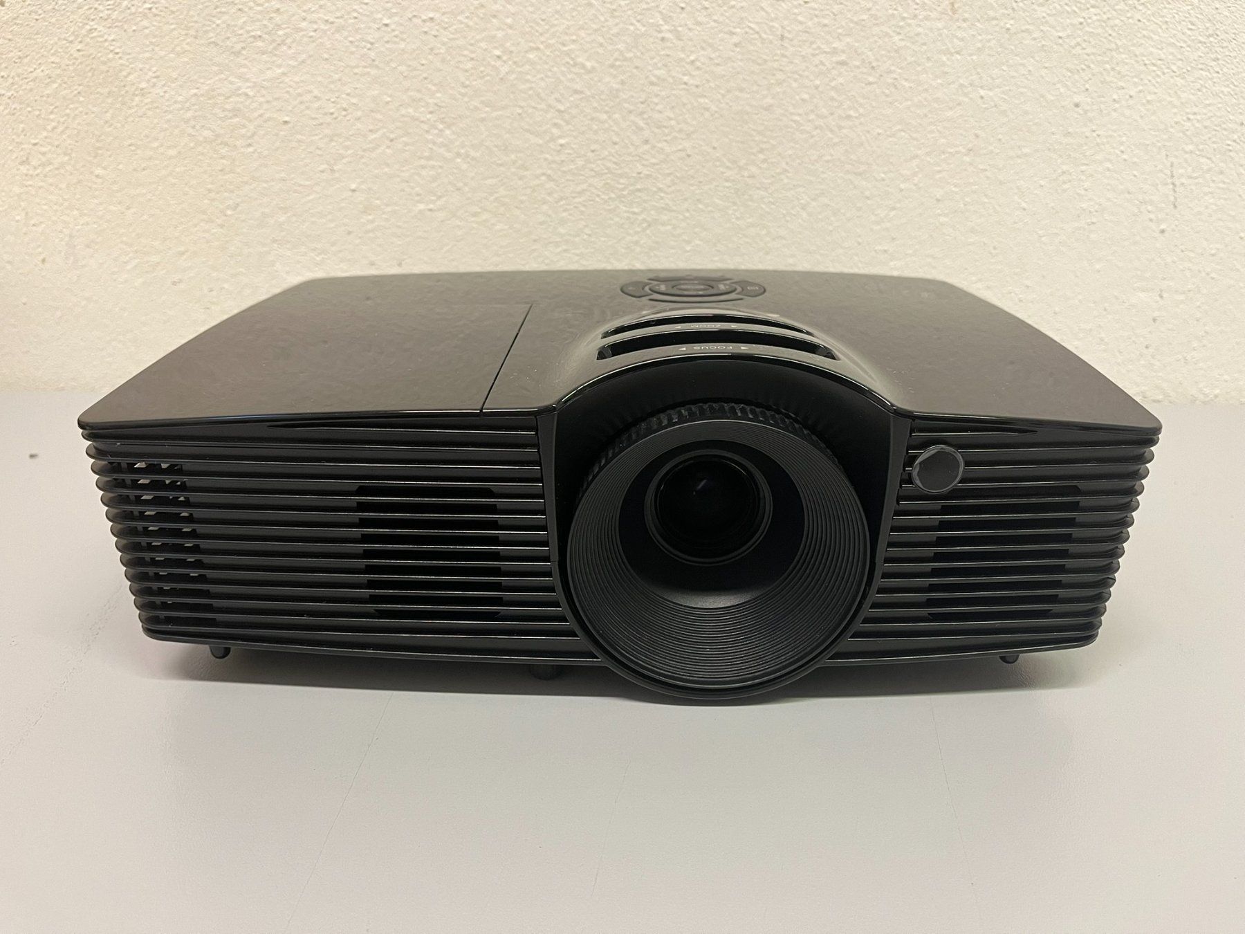 Proiettori: Optoma HD141X Projector – Usato da Hochdorf venduto da av-electronics 1