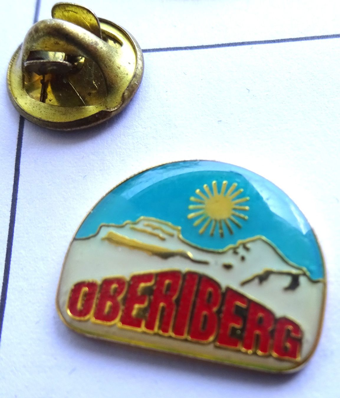 Placchette & Badge: Pin OBERIBERG Sonne Berge – Usato da Utzenstorf venduto da BUtter81