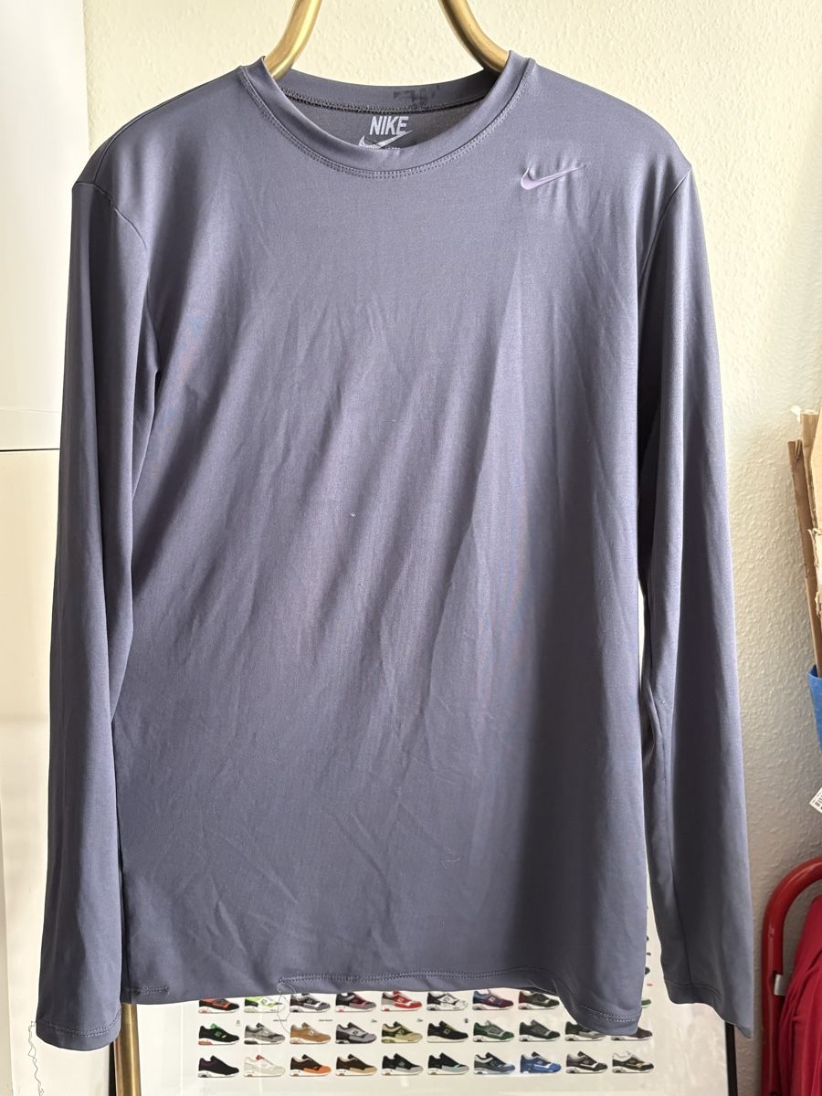 Nike T-shirt: Nike Dri-FIT gris, manches longues, Size M – Usato da Neuchâtel venduto da sharposneaks