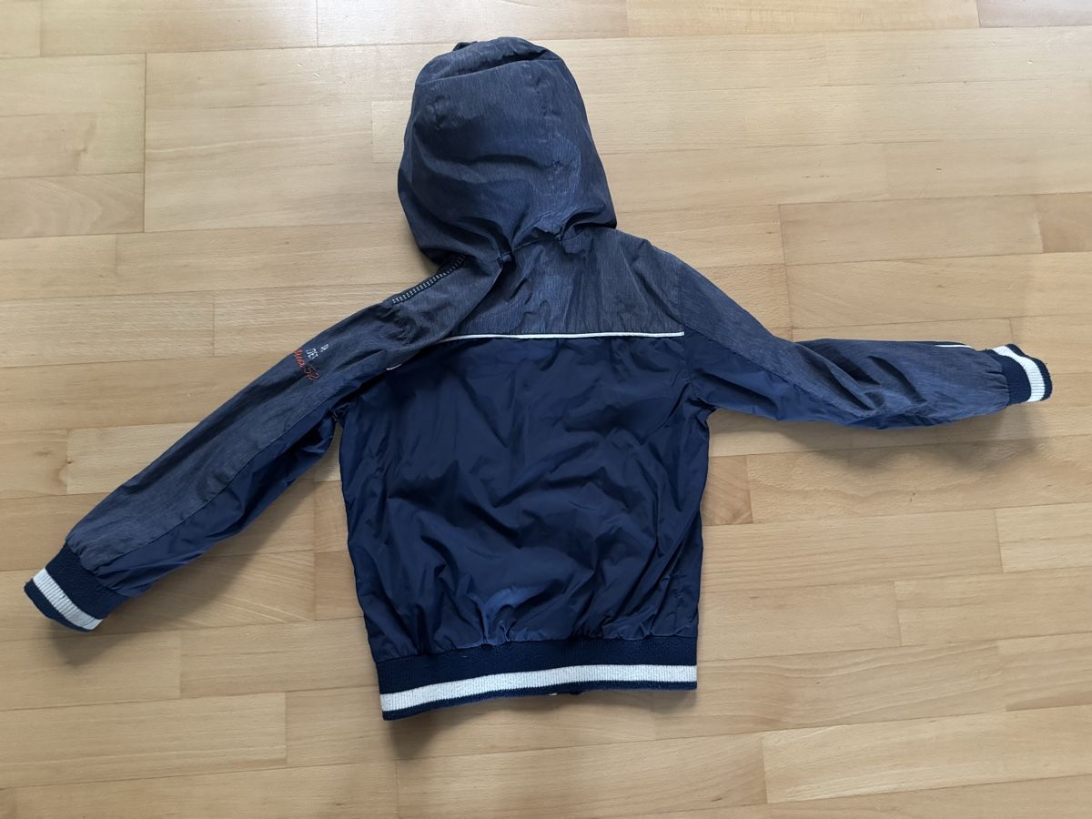 Lotti & Set di vestiti: Übergangsjacke/ Jacke 122/128 – Usato da Ermatingen venduto da Pinggu02 1