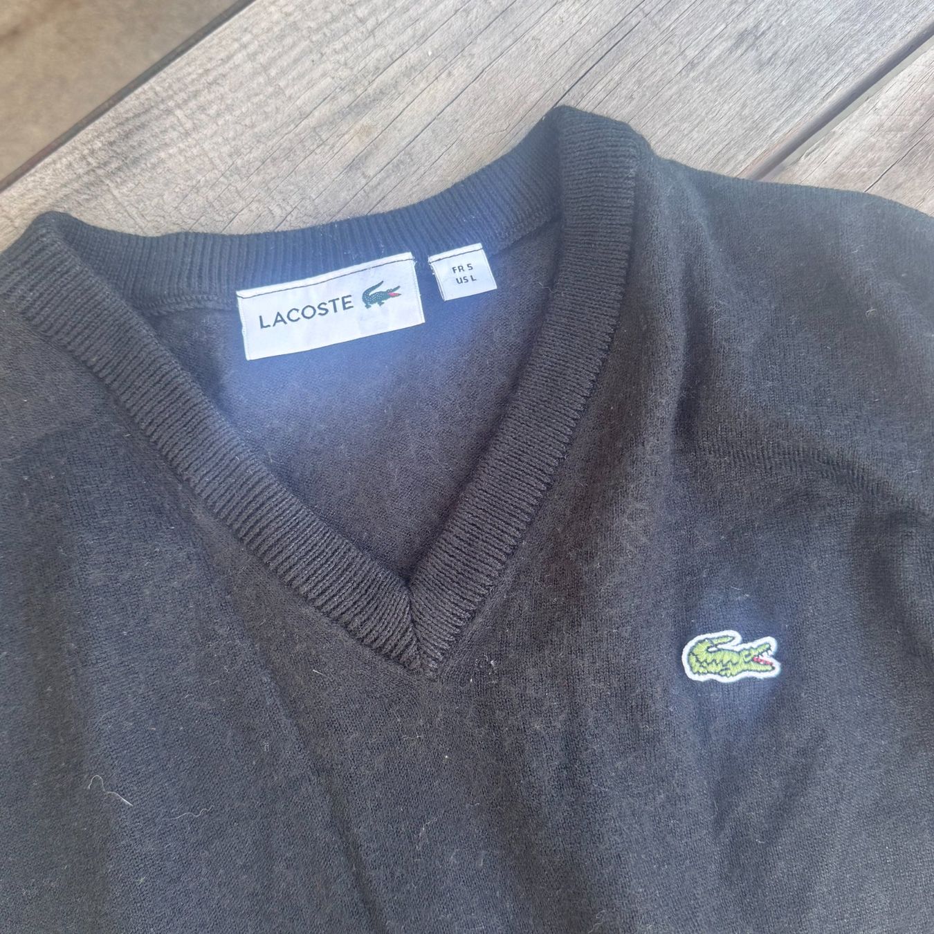 Lacoste Pullover & Sweatshirts: Lacoste black V-neck wool sweatshirt pull pullover gebraucht – Gebraucht aus St. Gallen von sourced_limited 1