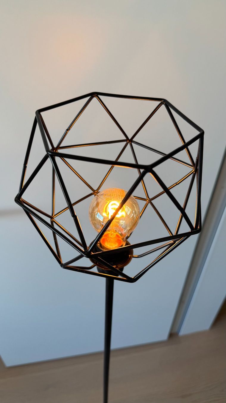 Ikea Lampes: Ständerlampe IKEA, fast NEU, schwarz – D'occasion à Siebnen par Trans-Am 2