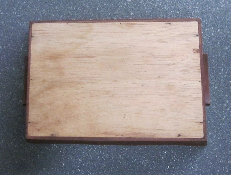 Servierplatten: Kleines rustikales Vintage Holztablett, Serviertablett – Gebraucht aus Bischofszell von raika 7