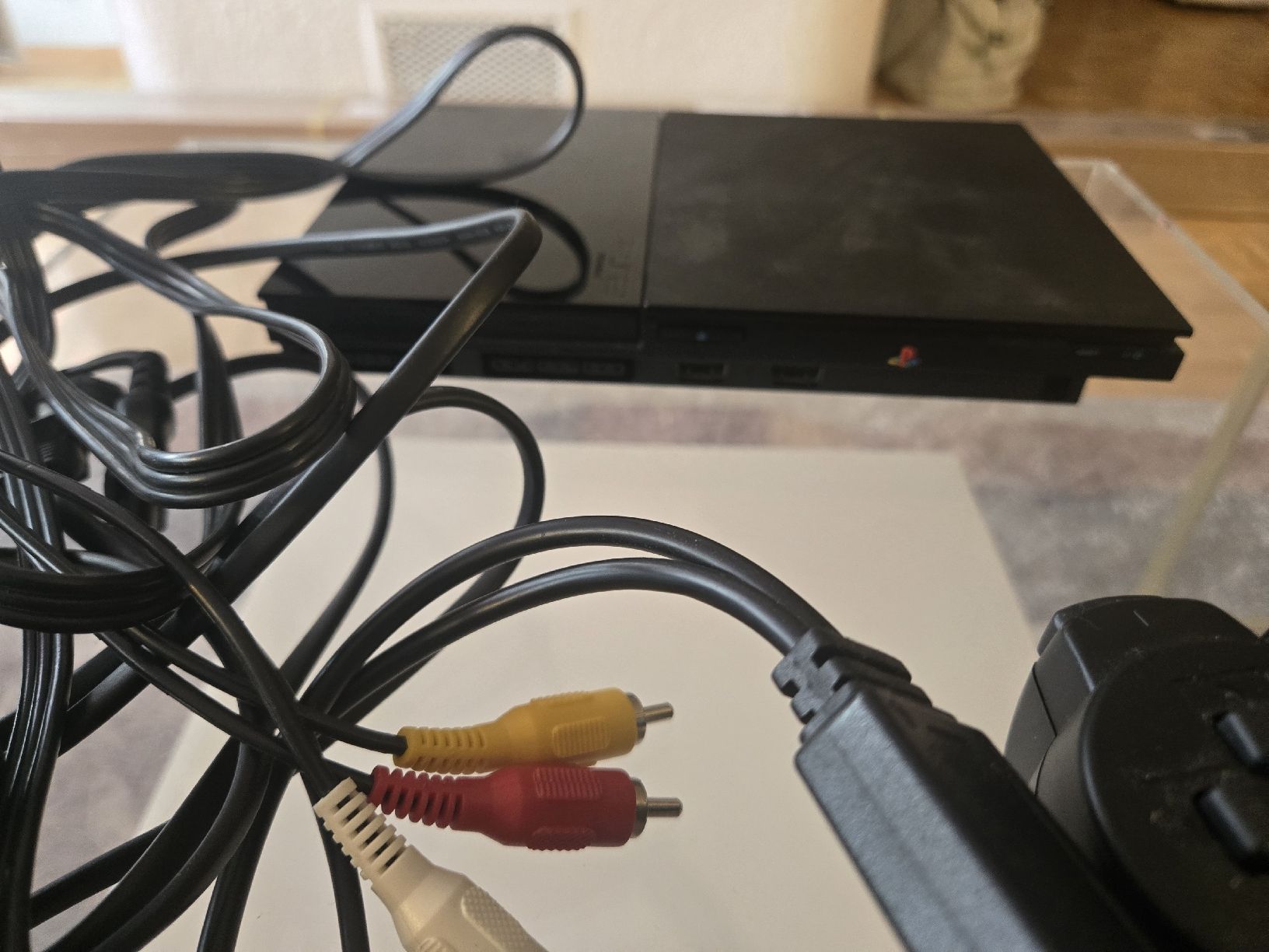 Sony Console: PS2 Slim – Usato da Bussigny venduto da Kfdlt 1