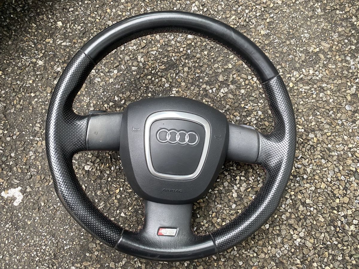 Audi Tutti pezzi di ricambio auto: Audi A3 8p0 sline Lenkrad mit Schaltwippen – Usato da Beinwil am See venduto da Mpmmechanik