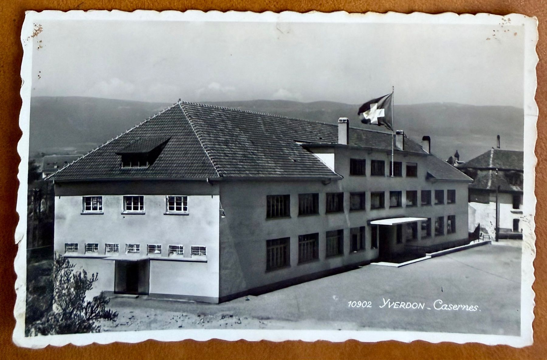 Ansichtskarten: Yverdon - Les Casernes 1948 – Gebraucht aus Lutry von Ediego