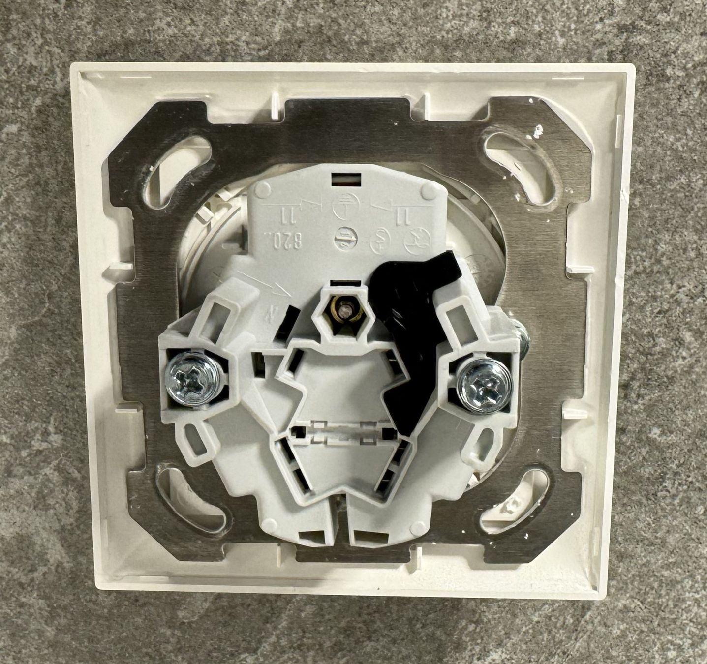 Stecker: Feller EDIZIO Unterputz-Steckdose | T13 ... – Neu (gemäss Beschreibung) aus Chur von Papageibarsch77 1