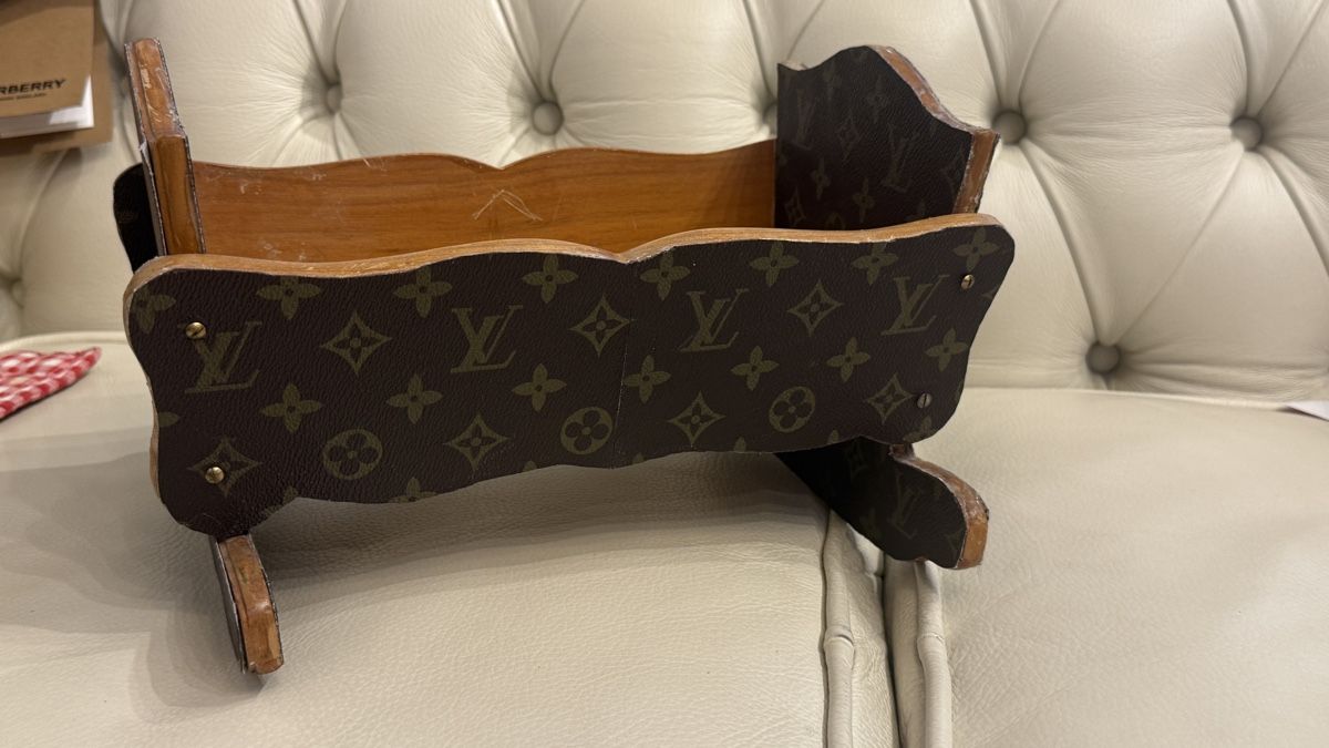 Betten: Louis Vuitton Puppe Bett  – Gebraucht aus Lachen SZ von HelvetiaLuxury 1