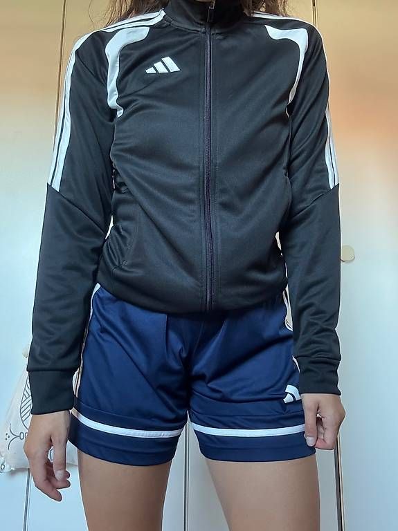 Vestes: Adidas Jacke – Neuf avec emballage d'origine à Schaffhausen par mer_tnb7