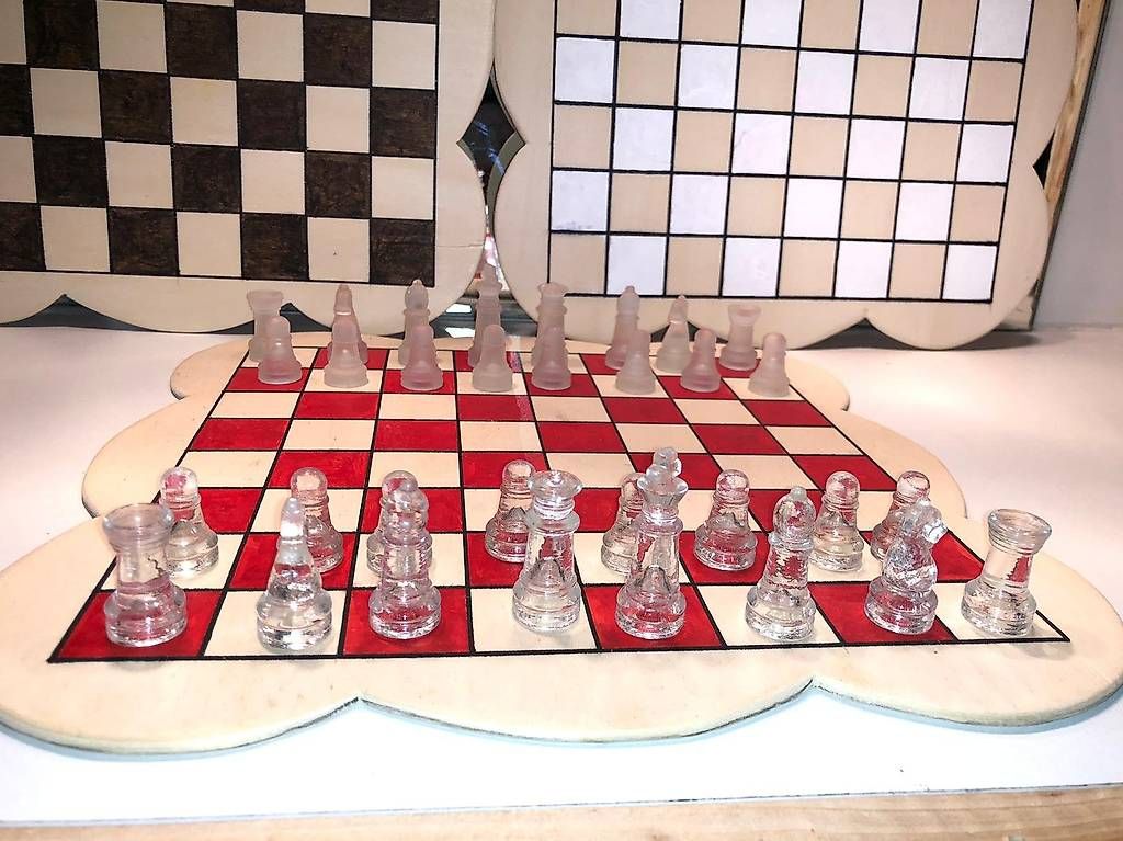 Jeux: Handmade Schach mit 2 Satz Figuren klar/matt – D'occasion à Villnachern par focusride