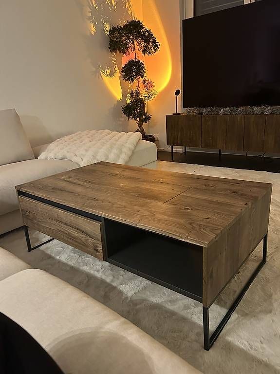 Tavoli: Couchtisch Holz mit Schublade – Usato da Langenthal venduto da Julia.m.w
