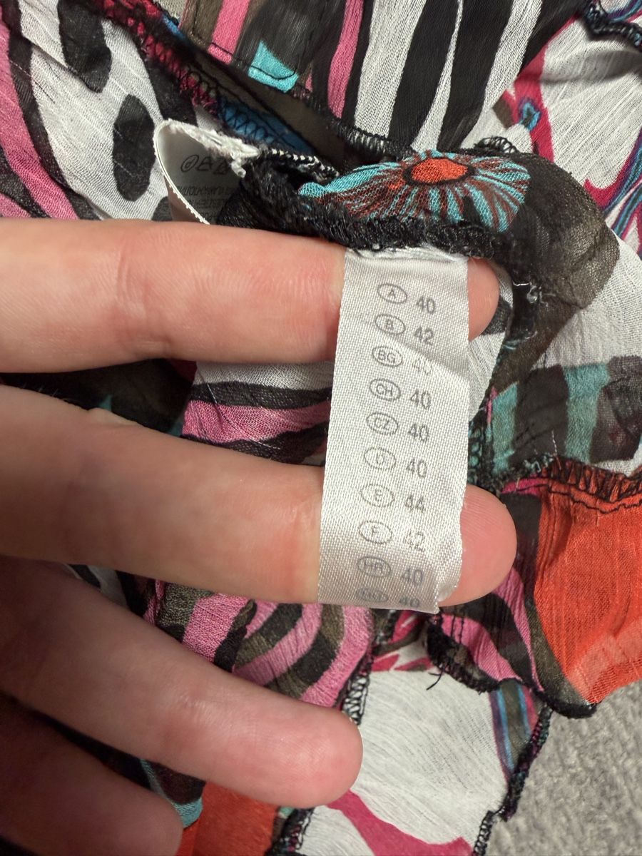Camicette: Blouse with print size 40 short sleeve  – Usato da Knonau venduto da Grapesvintage 4