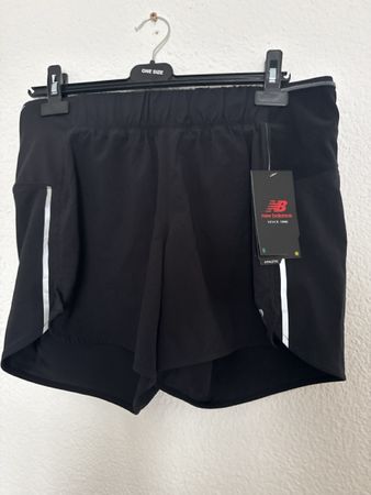New Balance Laufshorts schwarz Grösse M neu mit Etikett