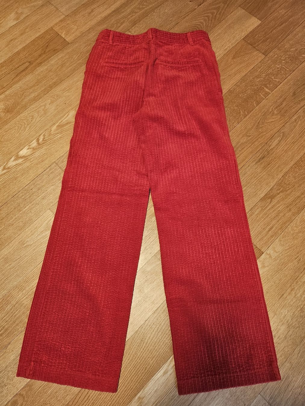 Zara Pantaloni: Zara corduroy trousers red S – Usato da Männedorf venduto da eli_y5vn