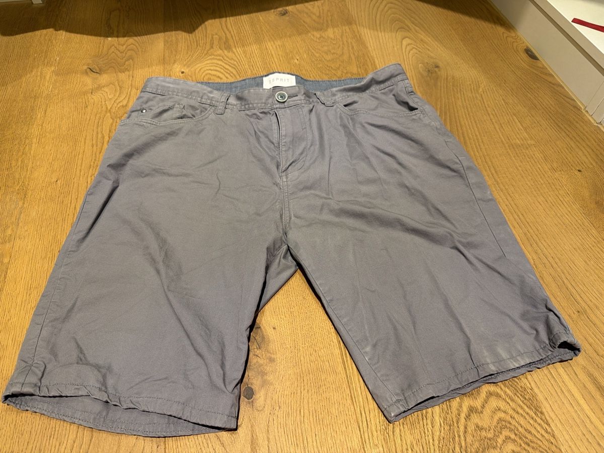 Esprit Pantaloni: Esprit kurze Hose / Shorts Grösse 33 – Usato da Höri venduto da Frx