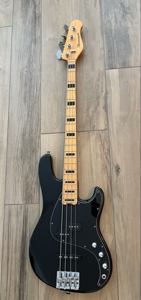 Musikinstrumente: E-Bass „Hammersmith“ / Kanada – Gebraucht aus Schneisingen von Rogtrader 1