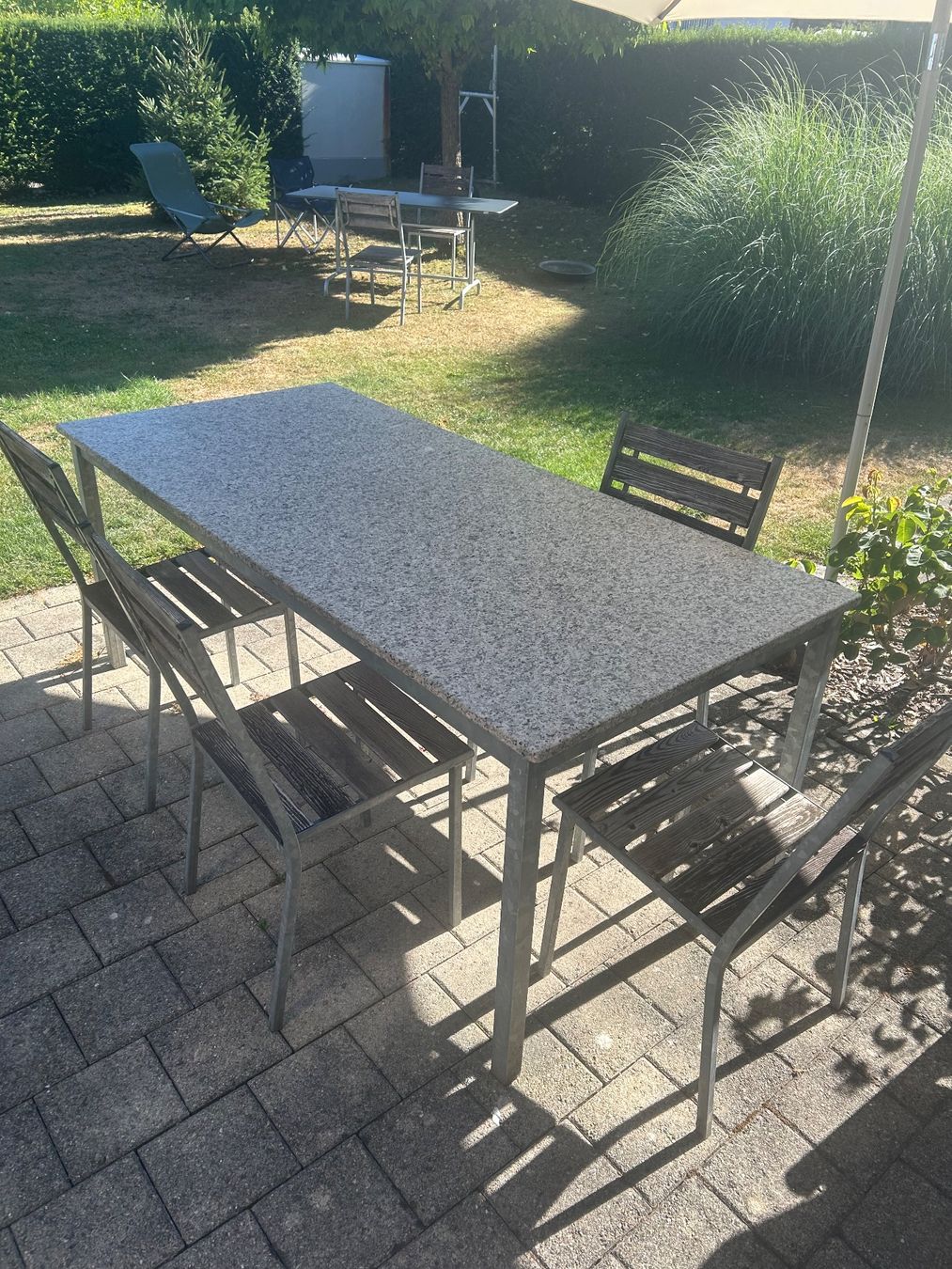 Tische: Gartentisch Granit Tischplatte Metallgestell... – Gebraucht aus Rüschlikon von Escape69