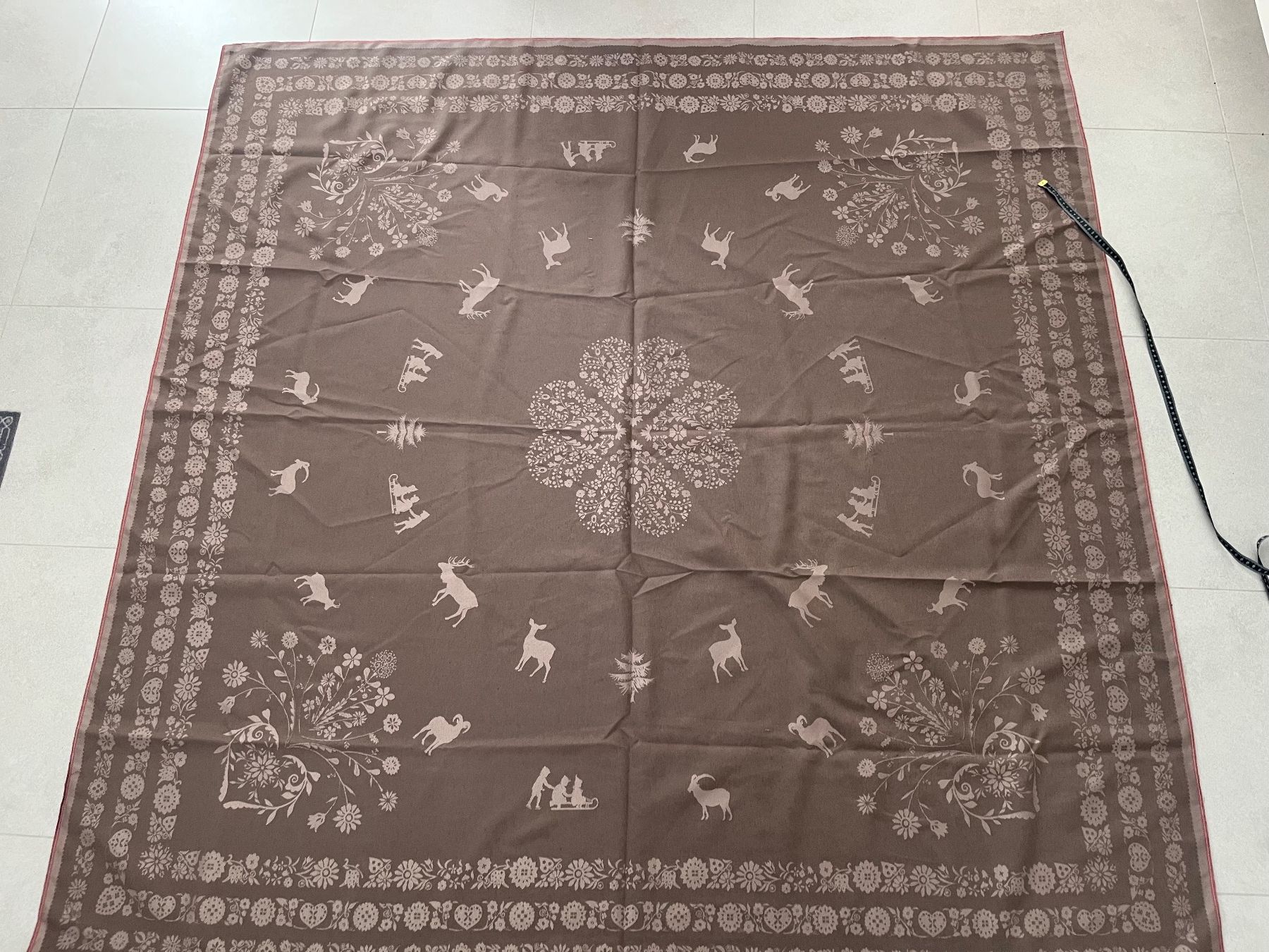 Altra biancheria da tavola: Très jolie nappe 170x170 – Usato da Gland venduto da ideoreve 1