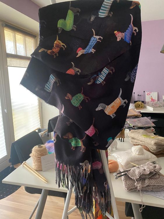 J26 Schal Mit Dackel Motiv - Wollmix 190cm Lang Knochen Design