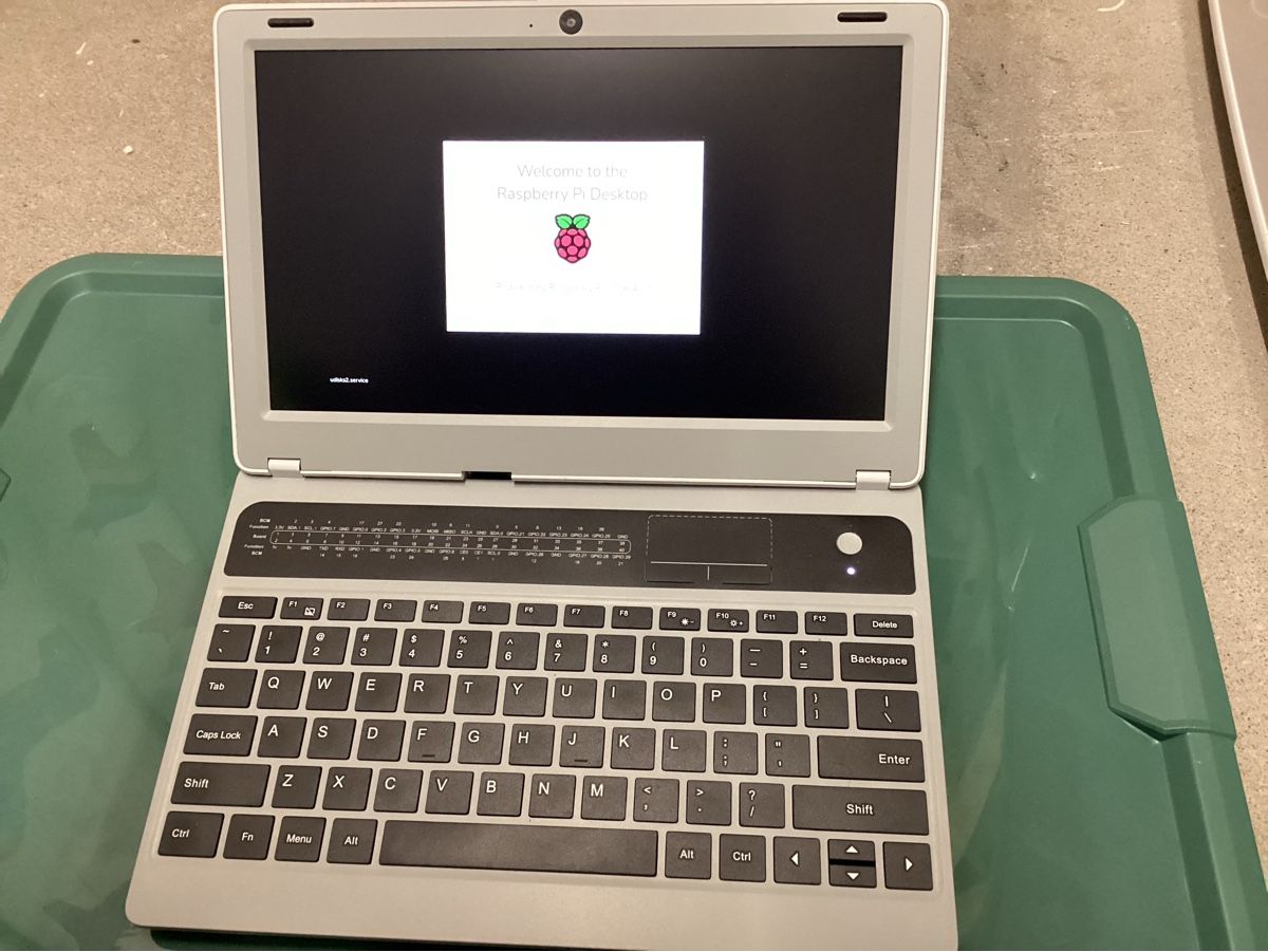 Raspberry Pi PC: Raspberry CrowPi Laptop inklusive Raspberry 4 mit 4Gb – Nuovo (secondo la descrizione) da Dürnten venduto da Lennon8 1
