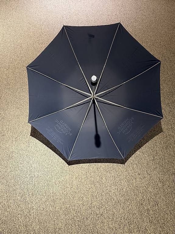 Ombrelli: Parapluie bleu foncé WEF – Usato da Genève venduto da flocon06 4