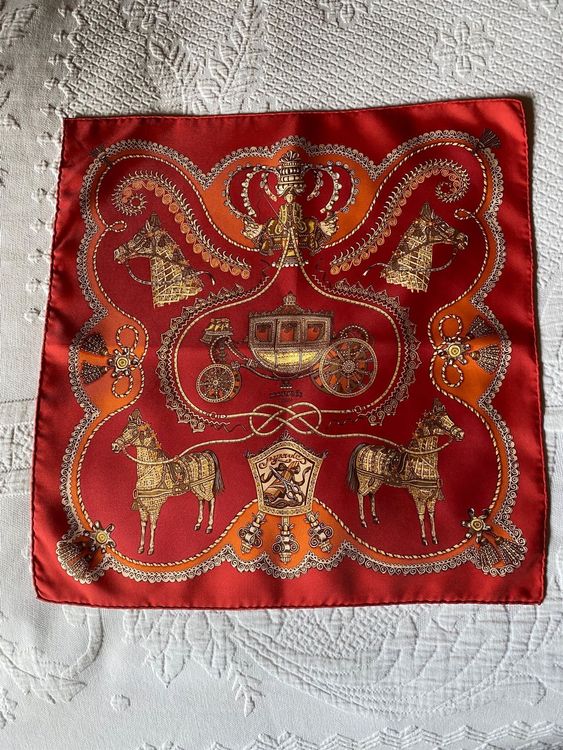 Foulard HERMÈS Gavroche - Motif Flacons - Soie 100% - Couleur Rouge - Occasion