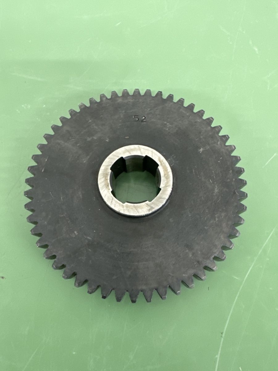 Tutti gli attrezzi: Pignon industriel 52 dents, module 2.5 – Usato da Aarberg venduto da SNMachines